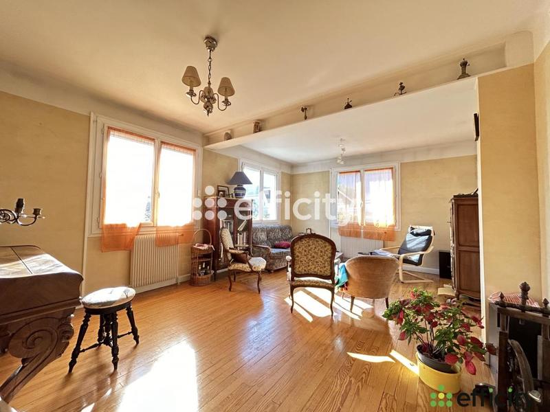 Maison - 219 m² - 10 pièces