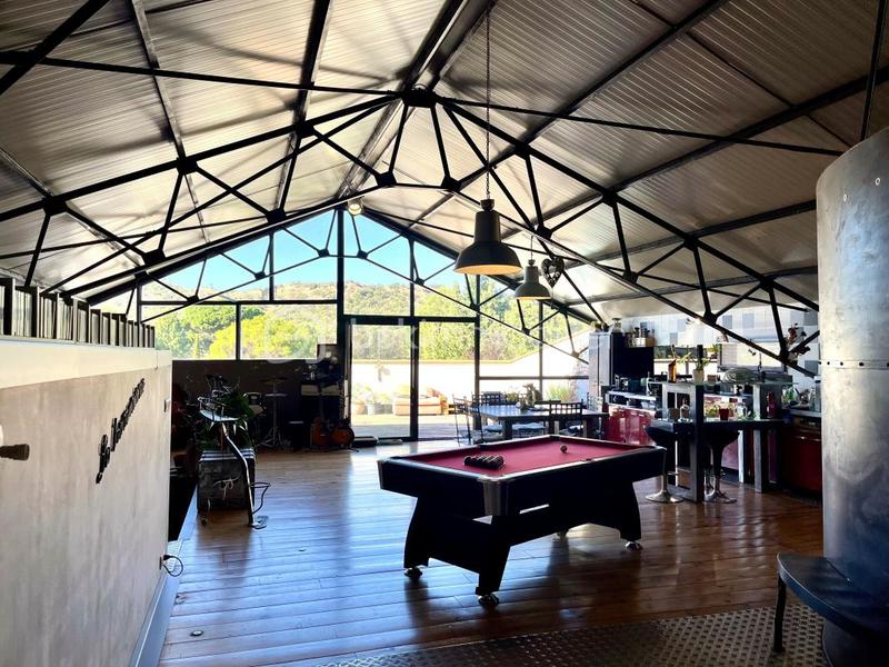 Loft - 147 m² - 8 pièces