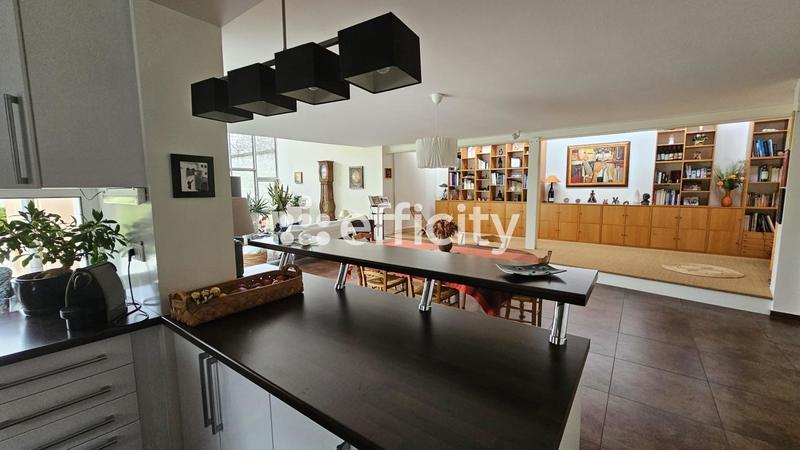 Maison - 280 m² - 11 pièces