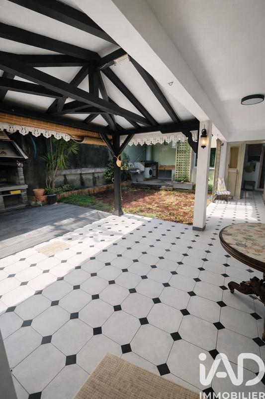 Maison - 250 m² - 12 pièces