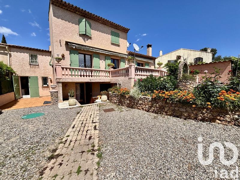 Maison - 203 m² - 8 pièces