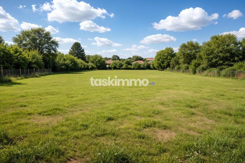 Terrain constructible - 700 m²