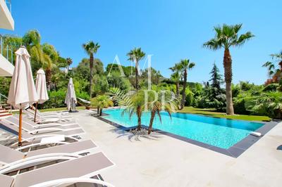 Villa - 230 m² - 8 pièces