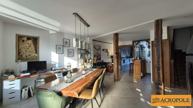 Maison - 240 m² - 9 pièces