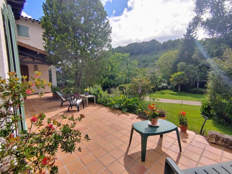 Maison - 247 m² - 9 pièces