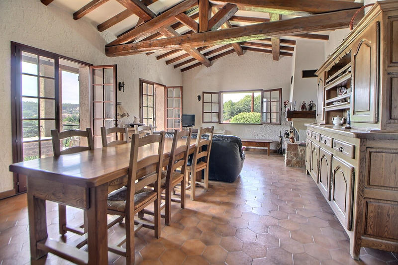 Maison - 270 m² - 5 pièces