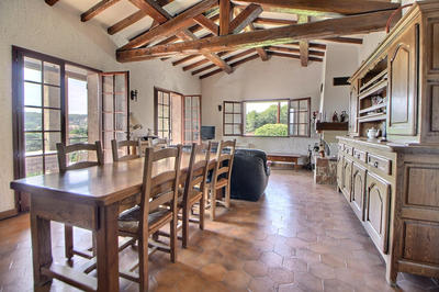 Maison - 270 m² - 5 pièces