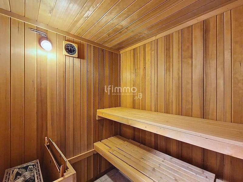 Maison - 213 m² - 9 pièces