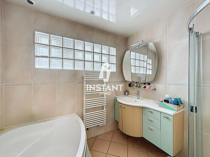 Maison traditionnelle - 144 m² - 6 pièces