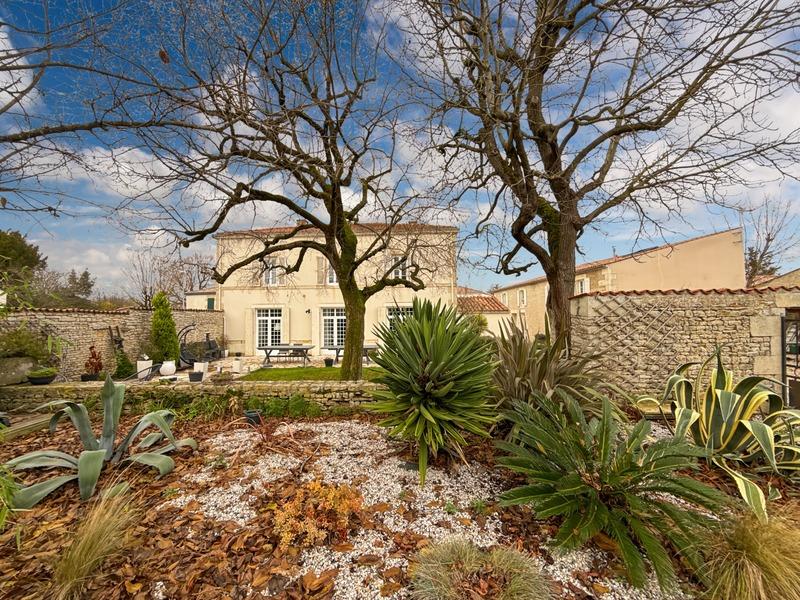 Propriété - 263 m² - 10 pièces