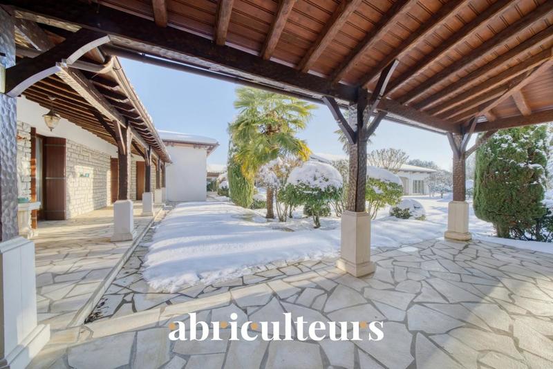 Maison ancienne - 600 m² - 11 pièces