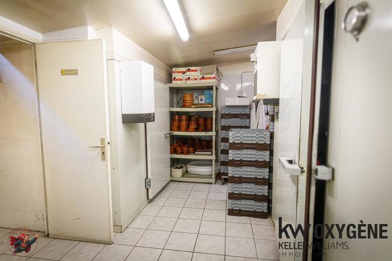 Local commercial - 700 m² - 20 pièces