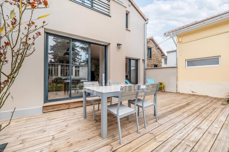 Maison - 210 m² - 9 pièces