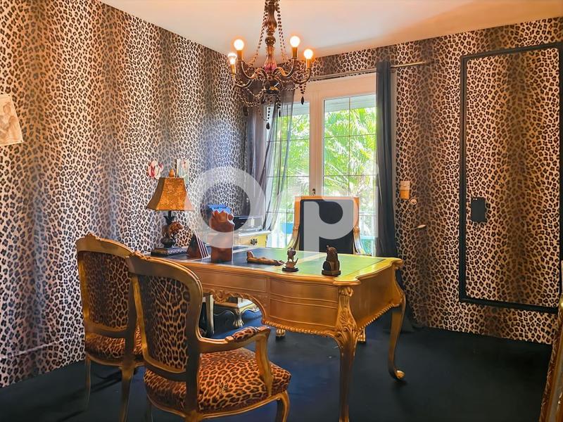 Propriété - 320 m² - 6 pièces