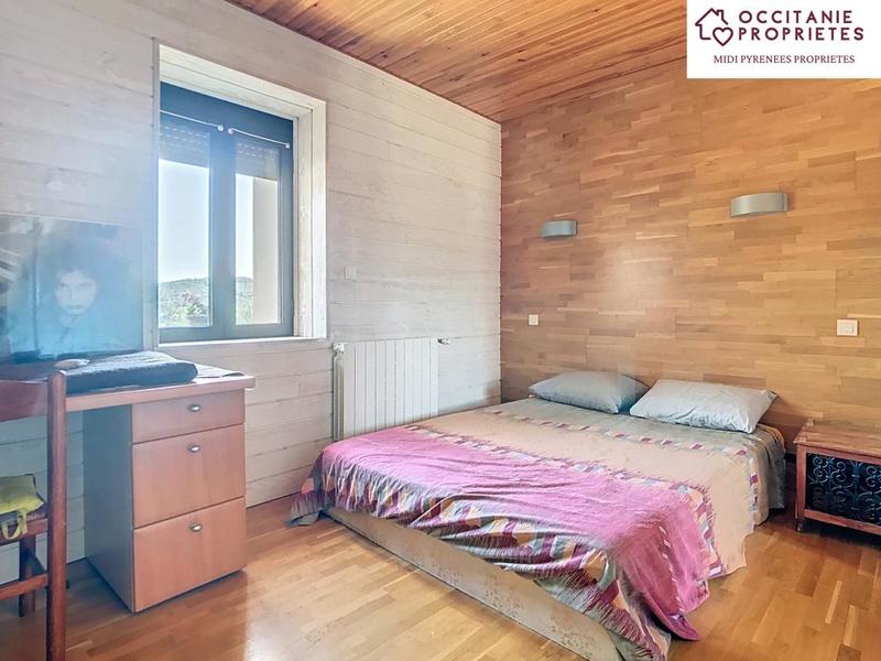 Propriété - 360 m² - 10 pièces