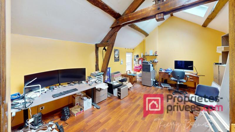 Maison - 210 m² - 7 pièces