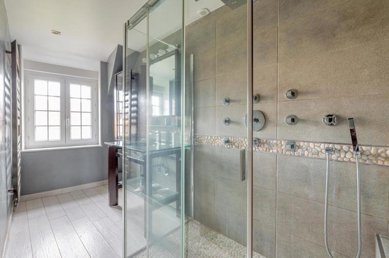 Maison - 353 m² - 9 pièces