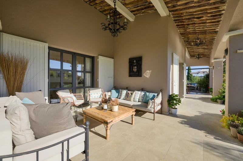 Maison - 228 m² - 8 pièces