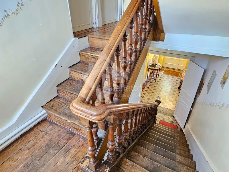 Propriété - 580 m² - 18 pièces