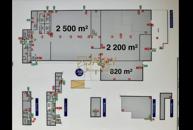Entrepôt - 2 200 m²