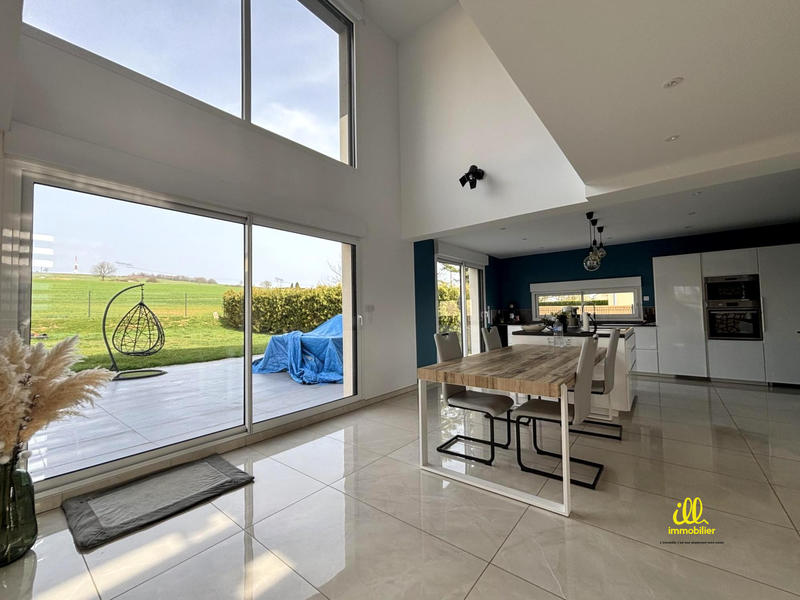 Maison - 245 m² - 6 pièces