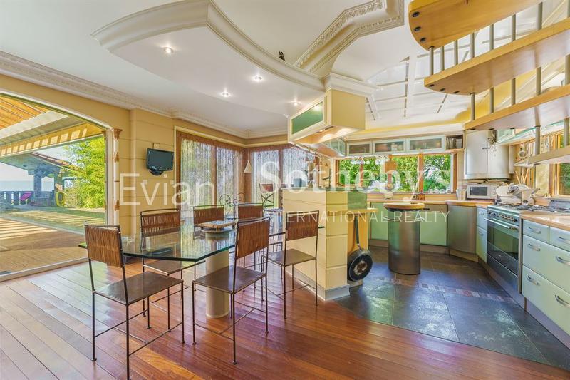 Maison - 306 m² - 6 pièces