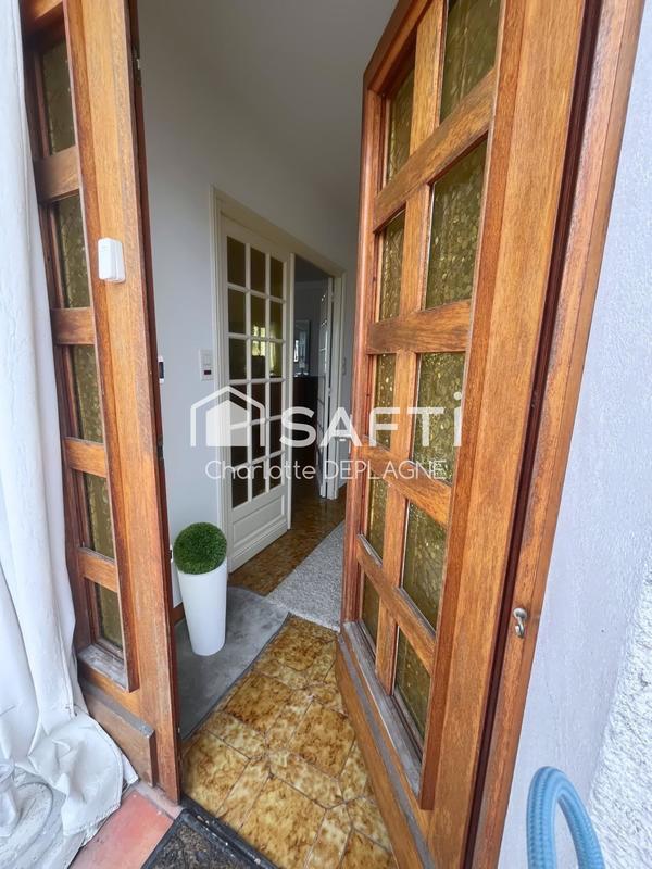 Maison - 196 m² - 9 pièces