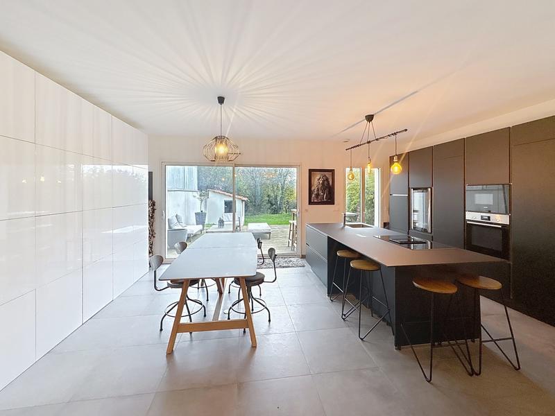 Maison - 166 m² - 7 pièces