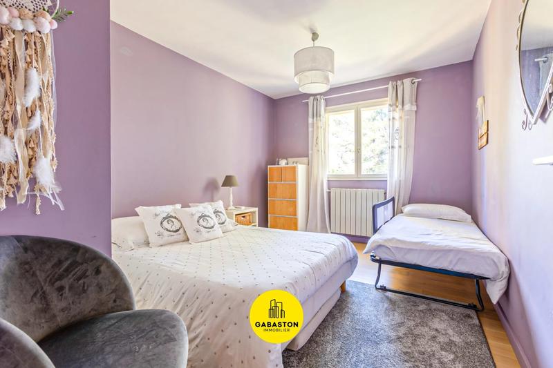 Propriété - 252 m² - 7 pièces