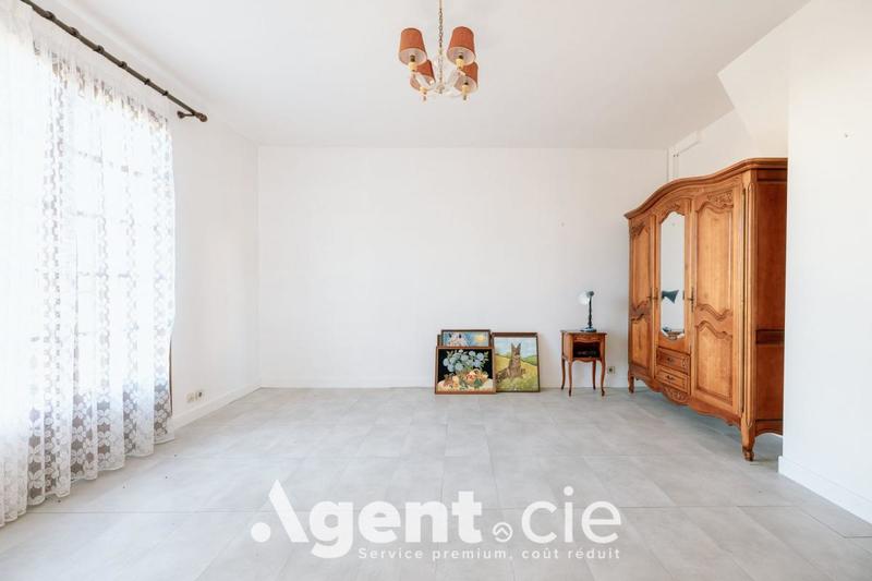 Maison - 240 m² - 7 pièces