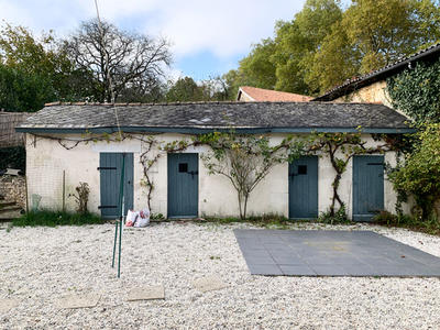 Maison - 325 m² - 13 pièces