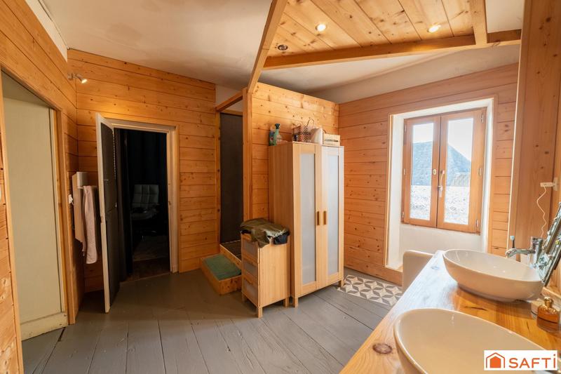 Maison - 270 m² - 8 pièces