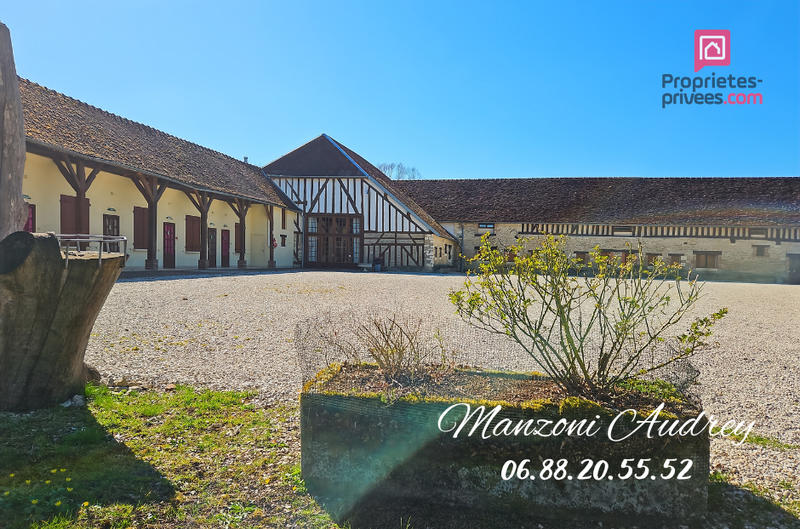 Demeure - 1 456 m² - 12 pièces