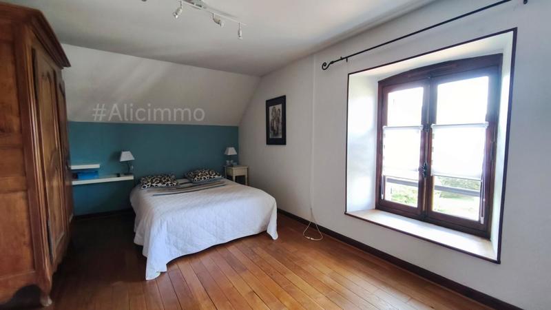 Maison - 220 m² - 7 pièces