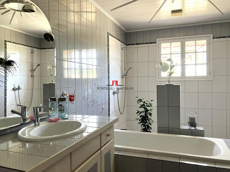 Maison - 228 m² - 6 pièces