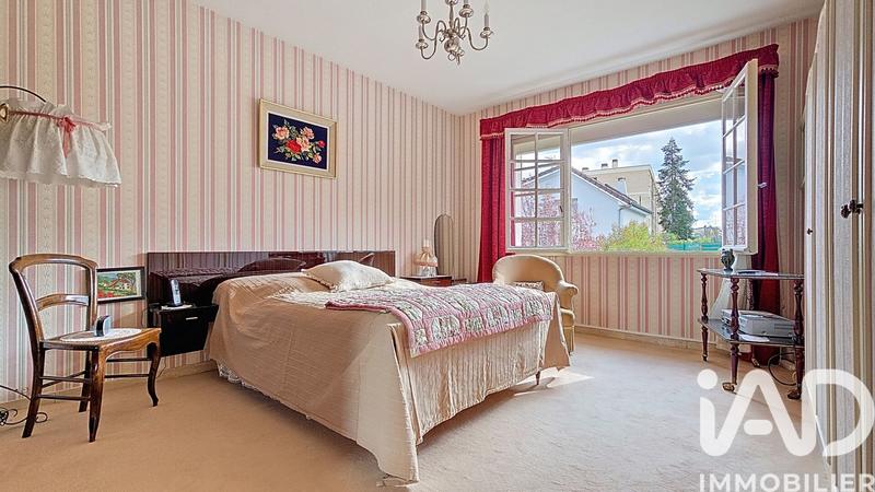 Maison - 192 m² - 9 pièces