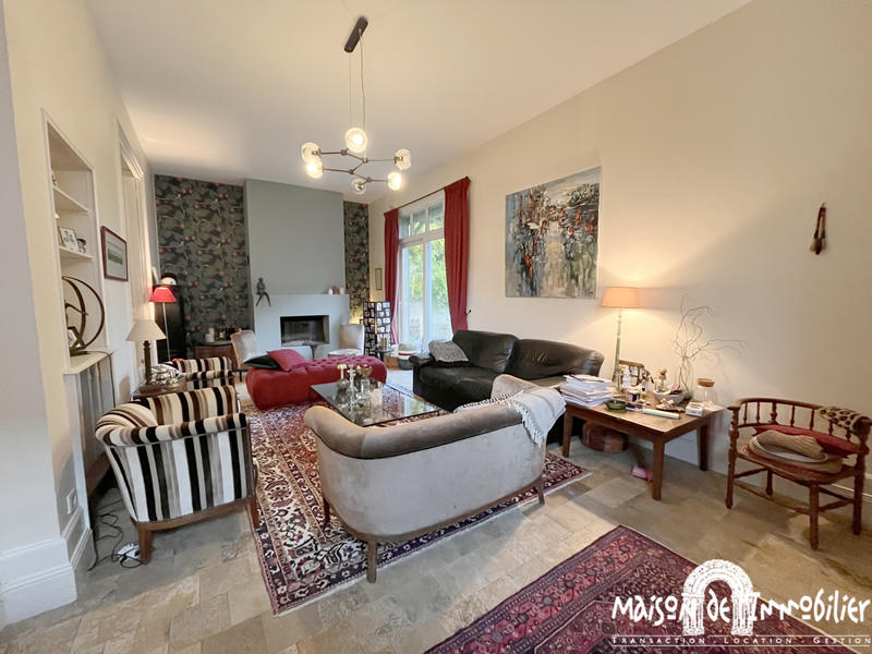Maison - 256 m² - 12 pièces