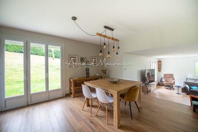 Maison - 250 m² - 8 pièces