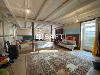 Maison - 237 m² - 10 pièces