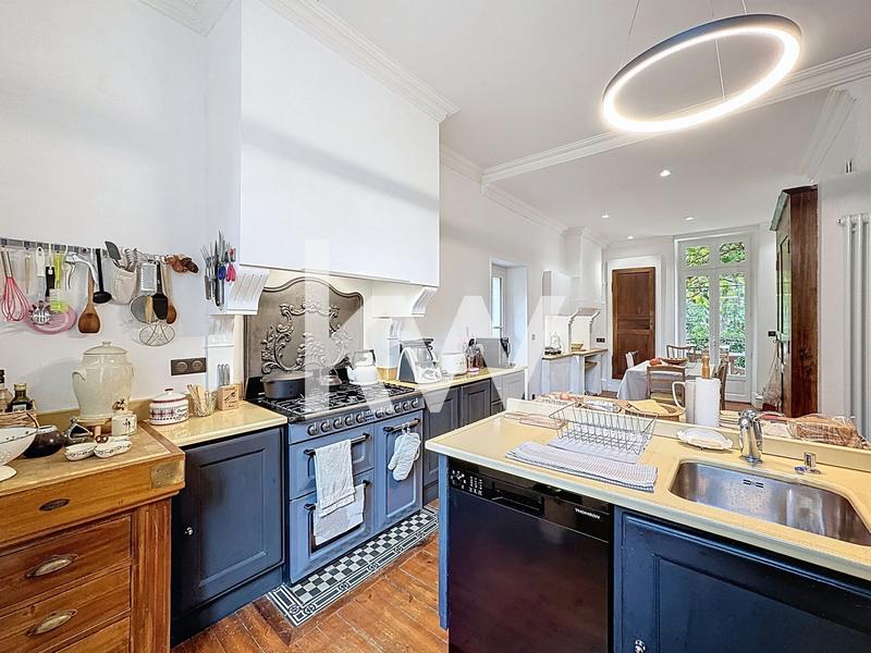 Maison - 205 m² - 7 pièces