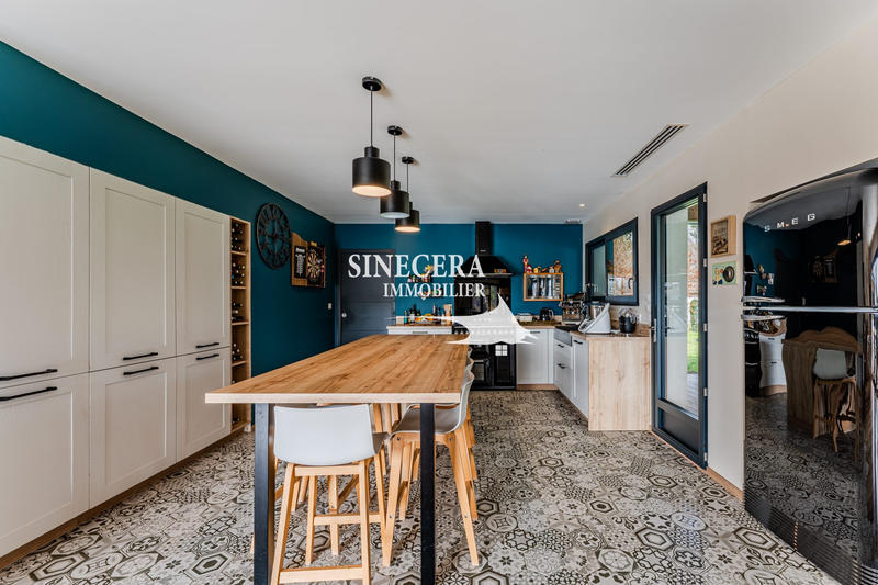 Villa - 198 m² - 8 pièces