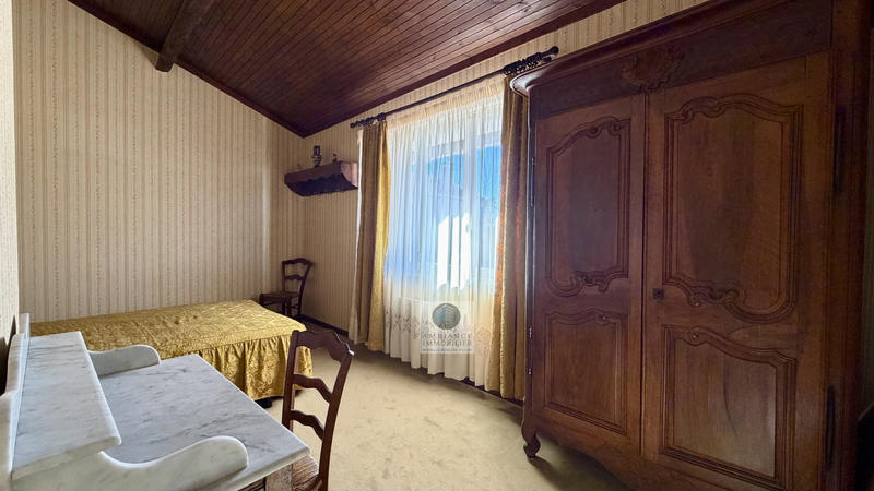 Maison - 208 m² - 7 pièces