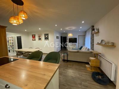 Maison - 98 m² - 5 pièces