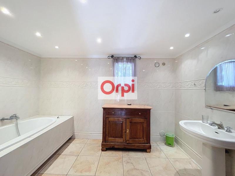 Propriété - 268 m² - 15 pièces