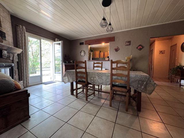 Appartement - 95 m² - 5 pièces