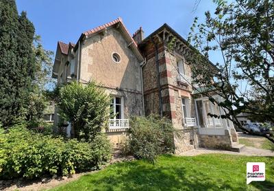 Maison - 261 m² - 13 pièces