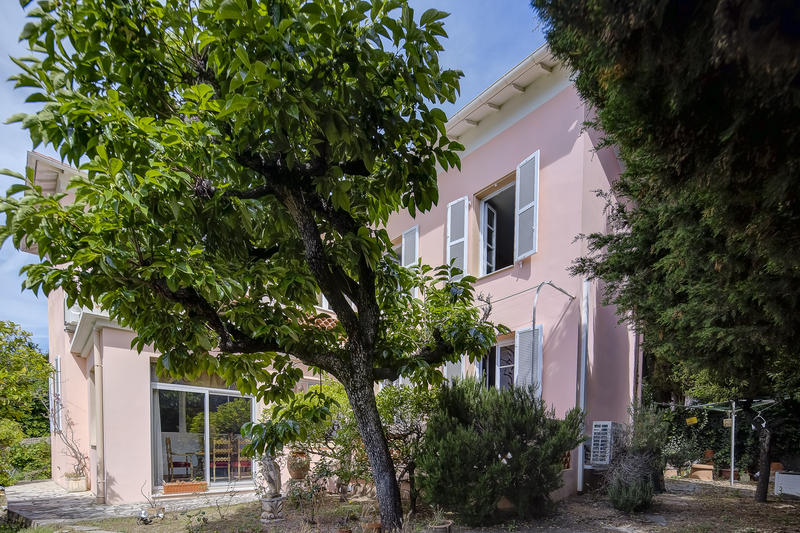 Maison - 200 m² - 7 pièces