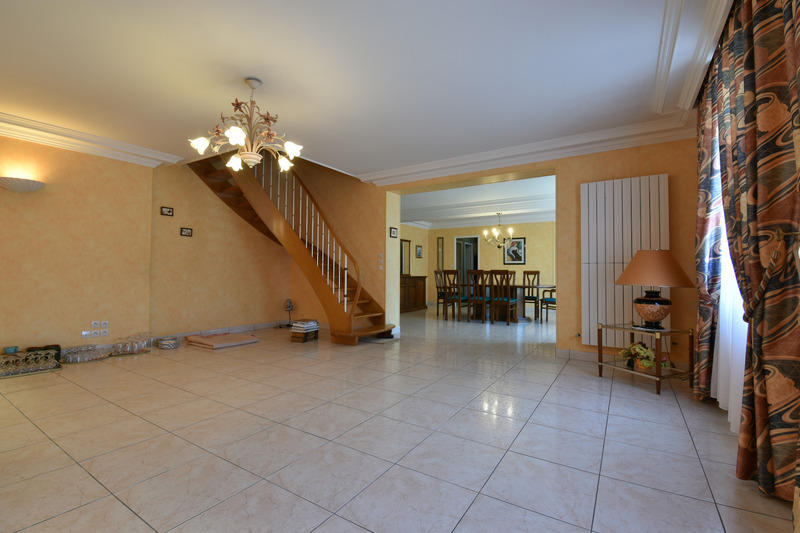 Maison - 350 m² - 12 pièces