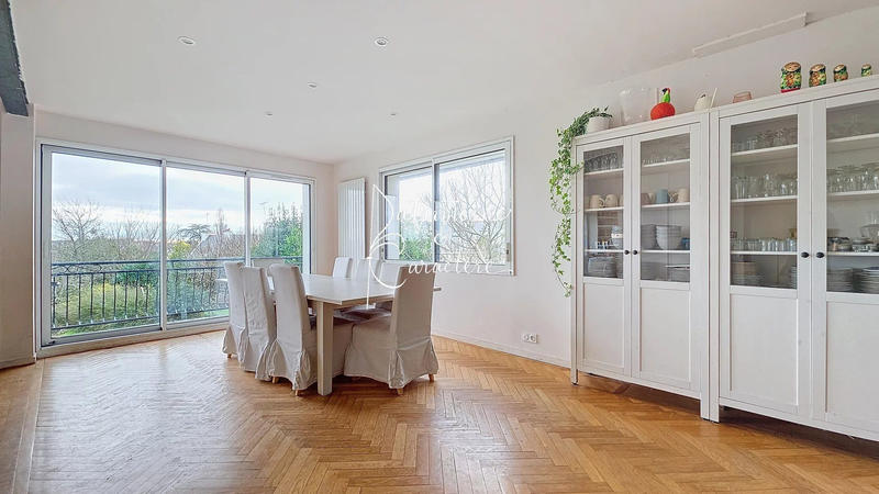 Maison - 215 m² - 9 pièces