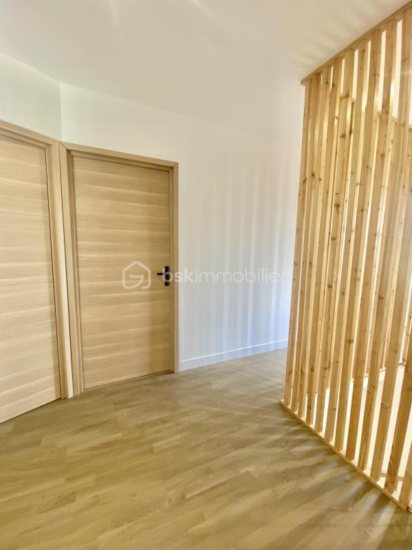 Maison - 233 m² - 7 pièces